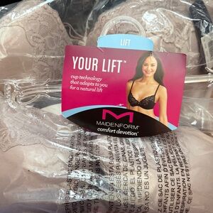 TWO (2) NWT Maidenform 40C Your Lift Push Up & In Underwire Bras DM1195